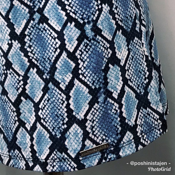 🆕 NWT Michael Kors Blue Python One Shoulder Top - Picture 4 of 8